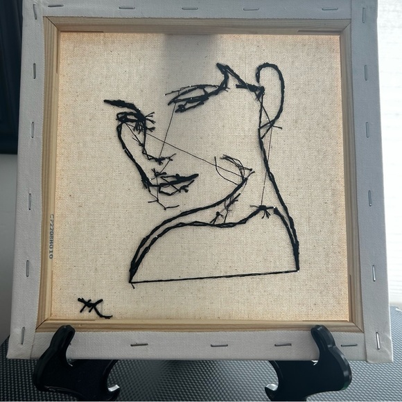 Handmade Embroidered Canvas - Minimalist Line Art Woman Portrait - Picture 5 of 5